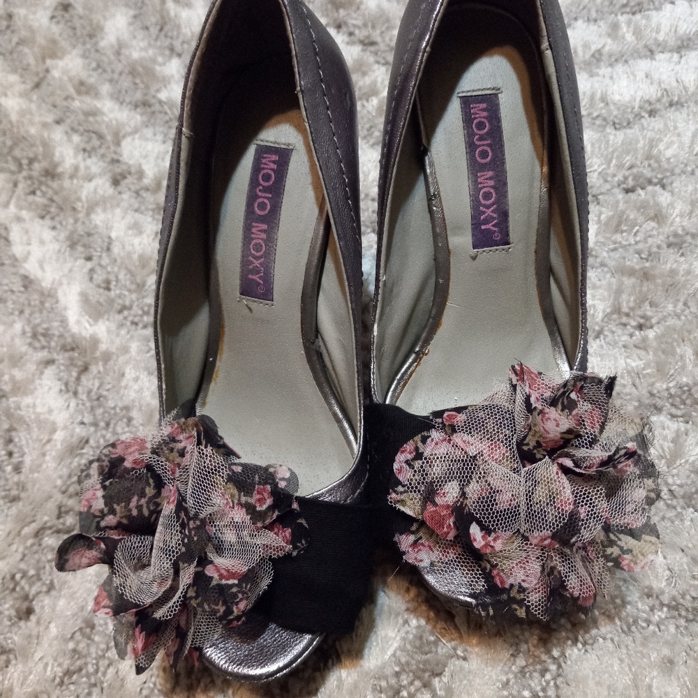 Shoes - Picture 2 of 6
